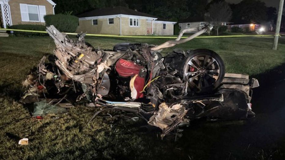 [Fox News] 3 dead in Indianapolis after sports car crashes minutes