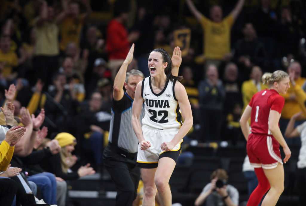 [WBALTV] Iowa basketball star Caitlin Clark breaks NCAA scoring mark ...