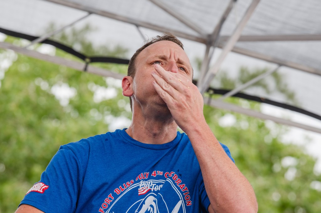 [NewYorkPost] Joey Chestnut devours 57 hot dogs, helps raise 106K for