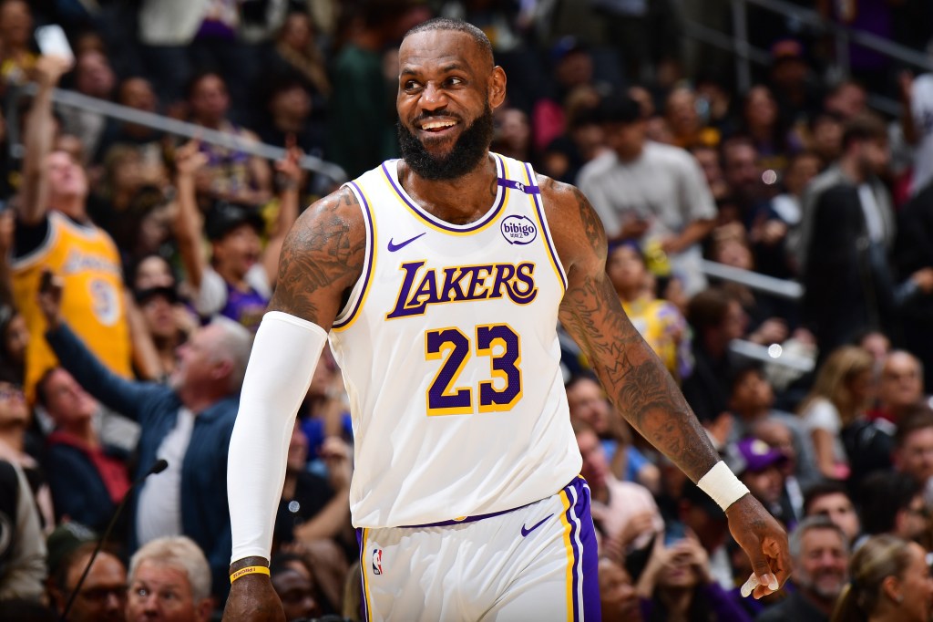 [NewYorkPost] LeBron James Officially Endorses Kamala Harris For ...