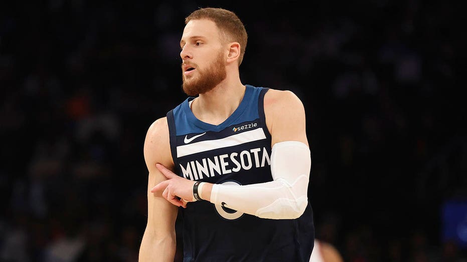 [Fox News] T’Wolves’ Donte DiVincenzo Has Heated Exchange With Knicks ...